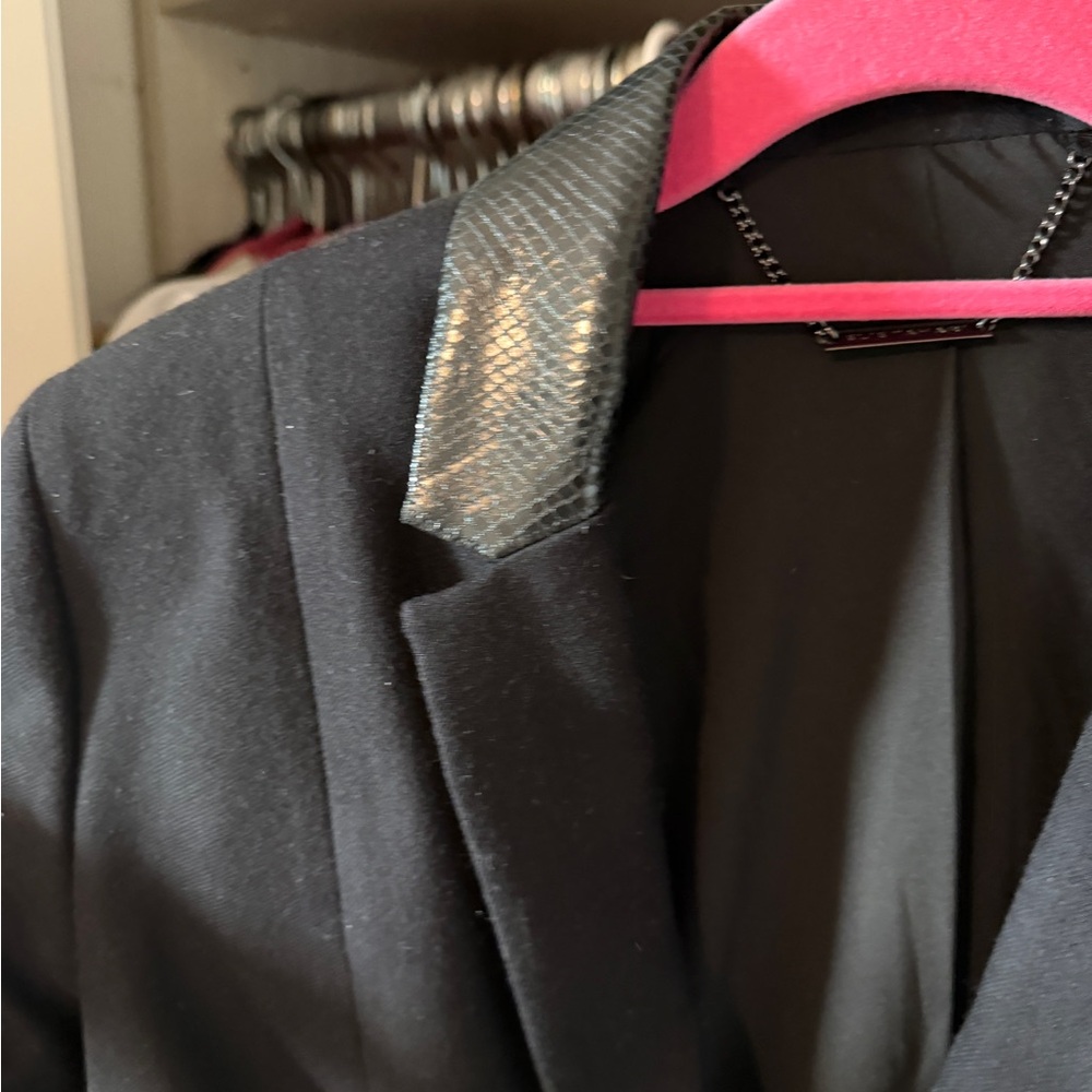 Elie Tahari Black Blazer